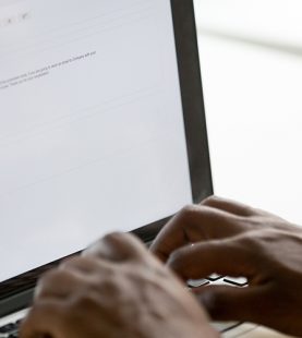 ESCREVER EMAILS EFICAZES