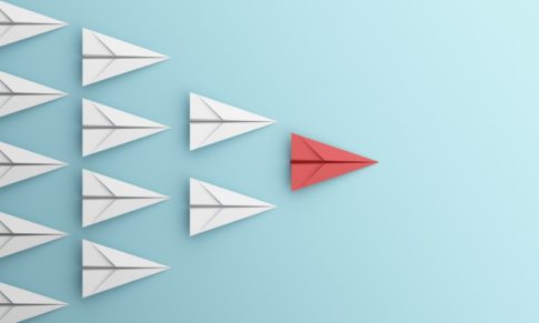 Que atitudes devem as lideranças cultivar durante a gestão de uma crise?